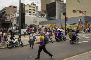 Venezolanos viven en un estado de alerta constante ante la incertidumbre, según psicóloga