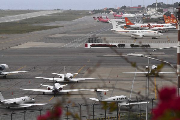 Venezuela podría suspender derechos de tráfico a aerolíneas que no retomen vuelos en 48 horas, indica IATA