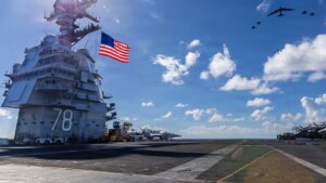Ya está en el Caribe el portaaviones de EEUU más grande del mundo: las primeras imágenes