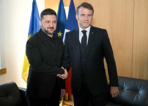 Zelenski viaja a París para avanzar en un acuerdo clave que permita reforzar la defensa aérea de Ucrania  – AlbertoNews