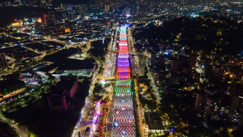 alumbrados, brillo y color que iluminan la economía local con más de 140 millones de dólares en ingresos
