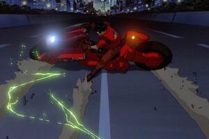 aquí tienes un buen puñado de veces en las que el mítico derrape de Akira en moto fue homenajeado