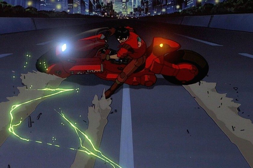 aquí tienes un buen puñado de veces en las que el mítico derrape de Akira en moto fue homenajeado