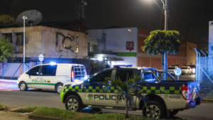 artefacto detona frente al edificio en el barrio Industrial Los Mangos