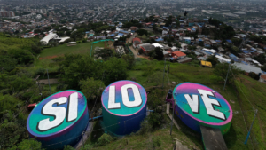 artistas de la comuna 20 dieron colorido en forma de murales