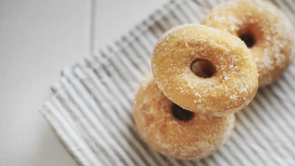 así son las esponjosas rosquillas árabes con yogur