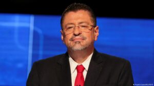 avanza proceso contra Rodrigo Chaves en Congreso – DW – 27/11/2025