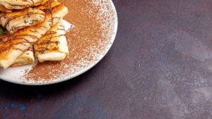 descubre estas crepes con crema de castañas, yogur y cacao en polvo