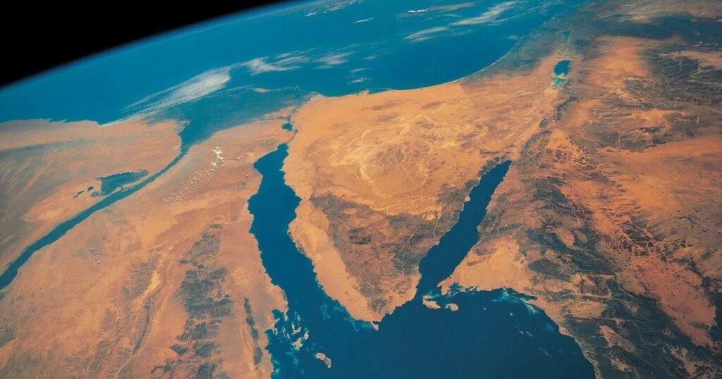 el Golfo de Suez se expande 0,5 mm al año, desafiando 5 millones de años de aparente inactividad tectónica