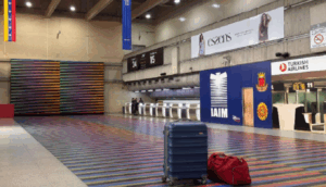 miles de venezolanos varados tras cancelación de vuelos