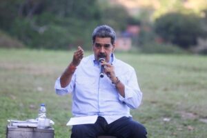 opciones incluyen derrocar a Maduro, según Reuters