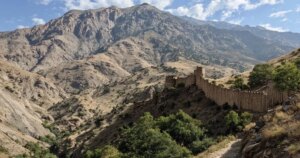 un estudio explora el muro de Darband y reescribe la historia fronteriza de Asia Central