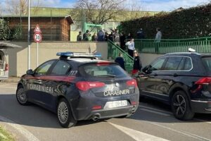 un niño pequeño quedó enganchado a una rama y murió estrangulado con su suéter
