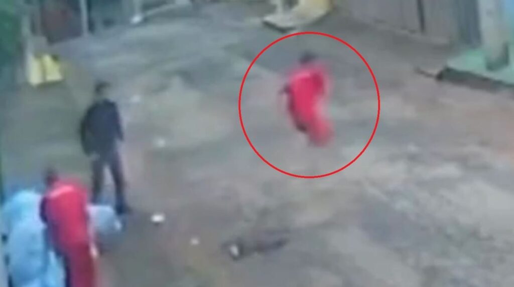 ¡De escándalo! Reo escapó del penal mientras sacaba la basura y todo quedó filmado (VIDEO)