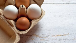 ¿Aún dudas de si los huevos morenos son mejores que los blancos?