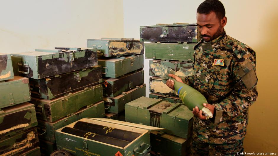 ¿Envía Emiratos Árabes Unidos armas a los rebeldes de Sudán? – DW – 30/11/2025