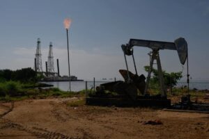 ¿Por qué el despliegue militar de EEUU preocupa al régimen chavista por su petróleo?