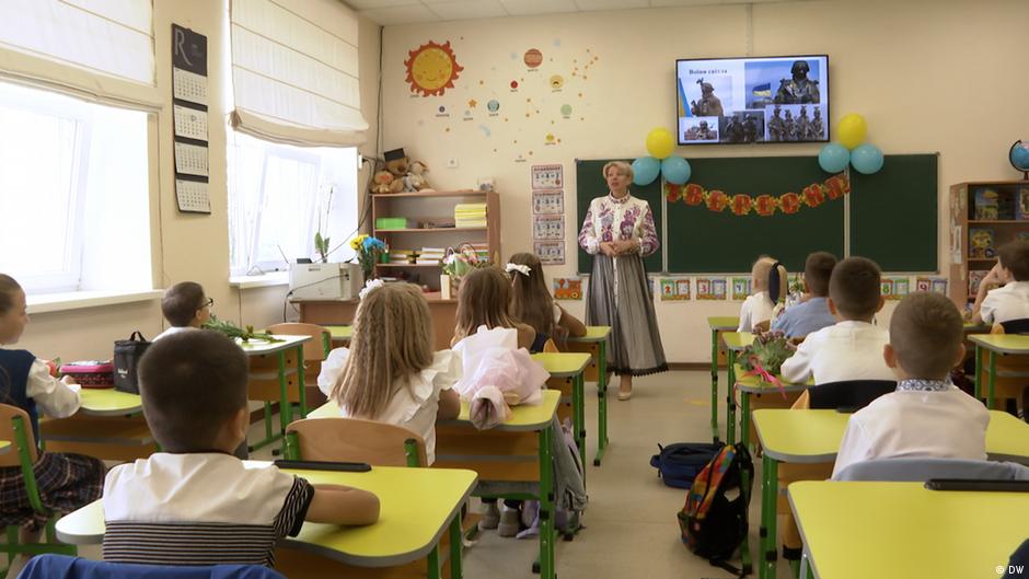 ¿Por qué los niños hablan ruso en las escuelas de Kiev? – DW – 26/11/2025