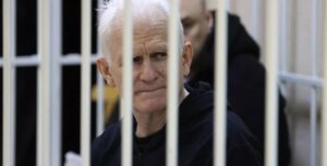 Bielorrusia libera a un nobel de la paz y una líder opositora junto a otros 121 presos tras la retirada de sanciones por orden de Trump