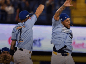 Rougned Odor dio el batazo clave para el triunfo