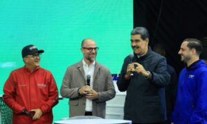 95% de la población venezolana está bancarizada, dijo Maduro