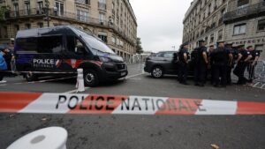 APUÑALAMIENTOS FRANCIA | Un hombre hiere a tres mujeres con un cuchillo en el metro de París | elperiodico.com