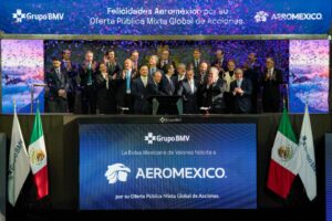 Aeroméxico celebra su regreso a la Bolsa Mexicana de Valores