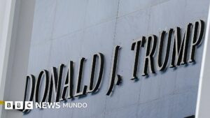 Agregan el nombre de Trump a la fachada del histórico Kennedy Center de Washington D.C.