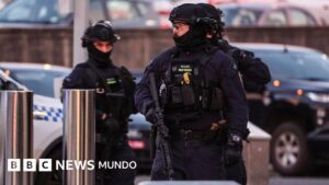 Al menos 10 muertos en un tiroteo en Bondi Beach, la playa más famosa de Australia