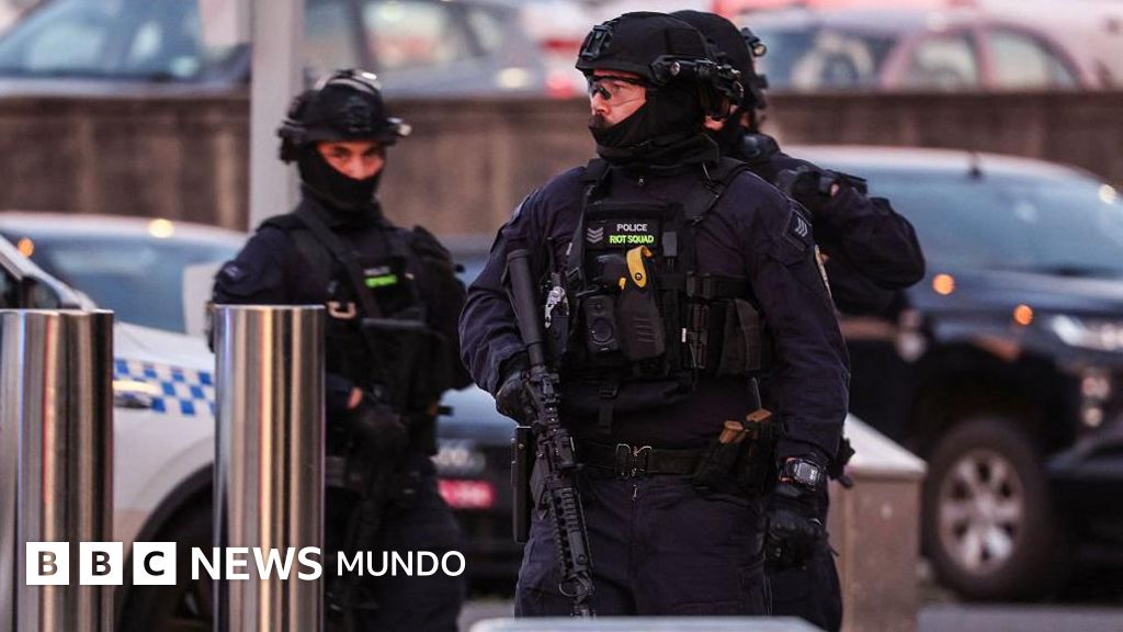 Al menos 10 muertos en un tiroteo en Bondi Beach, la playa más famosa de Australia