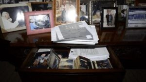 Al menos 16 archivos del caso Epstein desaparecen de la página web del Departamento de Justicia, incluido uno sobre Trump