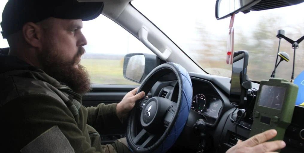 Al volante por la zona de muerte del frente para abastecer la defensa ucraniana