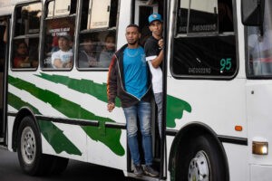 Alertan que el transporte en Venezuela está en «paro técnico» por rezago del pasaje