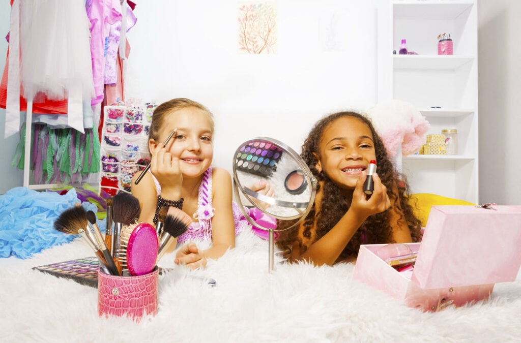 Alertan sobre el peligro del maquillaje en niñas