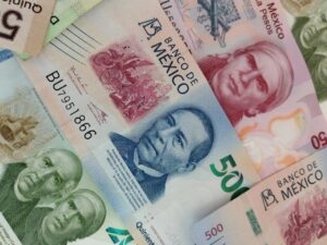 Analistas disminuyen a 0.4 % la estimación de crecimiento del PIB de México en 2025