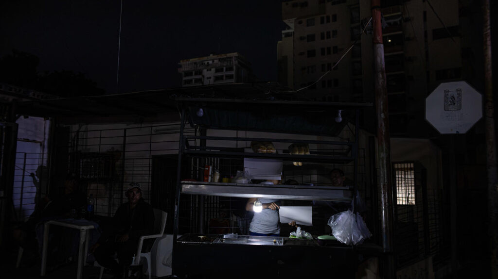 Apagones y agua lideran las preocupaciones de los venezolanos, según sondeo de LaPatilla