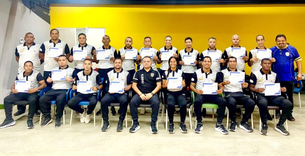 Árbitros guaireños realizaron curso de actualización de Futsal y playa