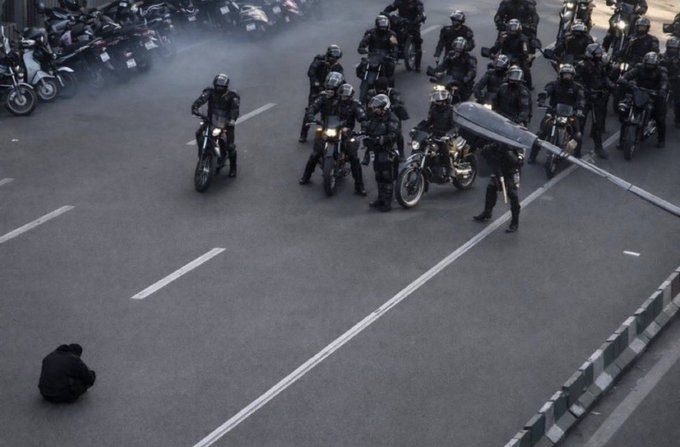 Arrecian protestas en Irán por las dificultades económicas (VIDEOS)