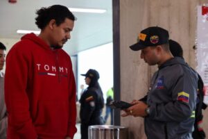 Arriban 172 venezolanos deportados desde EEUU este #5Dic: el cuarto vuelo de la semana