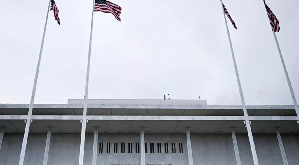 Artistas cancelan sus funciones en el Kennedy Center rebautizado en honor a Trump - AlbertoNews