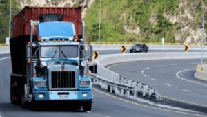 Aumento del dólar golpea la operatividad del transporte de carga en Venezuela