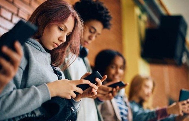 Australia hace realidad la «histórica» ley que veta a los menores de 16 en redes sociales