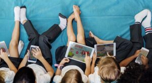 Australia se convierte en el primer país en prohibir el uso de redes sociales a menores de 16 años