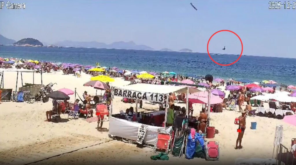 Avioneta se desploma en plena playa de Copacabana Brasil – Diario El Luchador