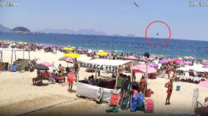 Avioneta se desploma en plena playa de Copacabana Brasil – Diario El Luchador