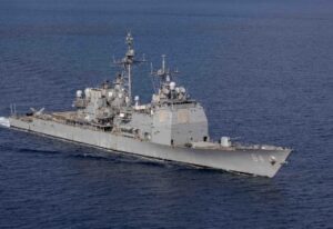 Avistan poderoso crucero lanzamisiles de Estados Unidos a pocos kilómetros de Venezuela
