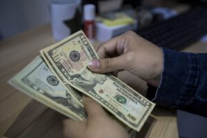 BCV sitúa el valor del dólar oficial en 291,35 y el euro en 317,90 bolívares respectivamente – AlbertoNews