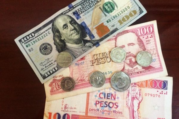 Banco Central de Cuba estrena su nueva tasa oficial en los 410 pesos por dólar