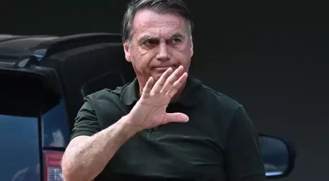Bolsonaro abandona la cárcel para someterse a una cirugía