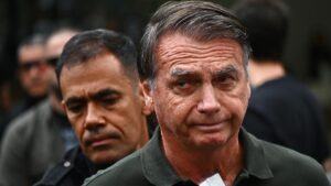 Bolsonaro, en «cuidados posoperatorios» tras su tercera operación por crisis de hipo | elperiodico.com